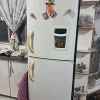 یخچال درحدنو
