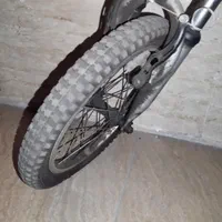 دو عدد دوچرخه شانزده تمیز خانگی یکیش کمک دار پرشی