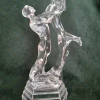 فروش مجسمه کریستال، چینی و پلی استر|مجسمه، تندیس، ماکت|کرج, اصفهانیها|دیوار