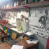 به یک مکانیک ویک باطریساز ماهر نیازدارم