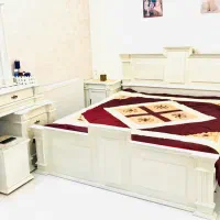 سرویس خواب کامل چوب راش در حد نو با دو عدد پاتختی