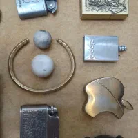 کلکسیون فندک های بنزینی واشاع عطیفه نایاب|کلکسیون اشیاء عتیقه|شیراز, باغ تخت|دیوار