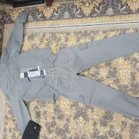 دوست لباس پسرونه لی مارک هست دوتا شلوار لی