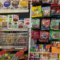 به یک نفر چیدمان ( آقا ) برای هایپرمارکت نیازمندیم