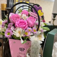 گل طبیعی لیسیانتوس و رز صورتی