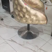 دو عدد صندلی کوپ و رنگ آرایشگاه