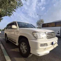تویوتا لندکروز اتاق ۱۰۰