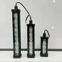 کارگر ساده بسته بندی و مونتاژ چراغ ساختمانی