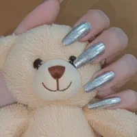 مدل کاشت ناخن و ژلیش با بهترین مواد و حرفه ایی