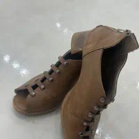 کفش سایز ۳۷