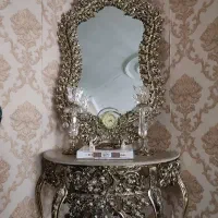 آیینه و شمعدان همراه با ساعت