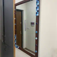 ساعت دیواری وآینه بزرگ کار دست کاشیکاری