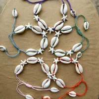 گردنبند و دستبند نیم ست