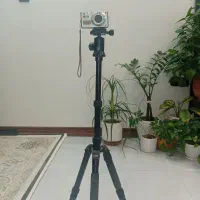 دوربین عکاسی سونی و سه پایه