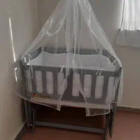 تخت وگهواره کنار مادر
