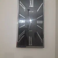 ساعت دیواری و آینه