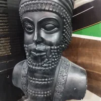 مجسمه کوروش کبیر