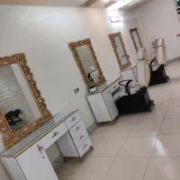 آینه و میز آرایشگاه