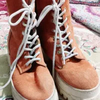 کفش بوت قهوه ای رنگ