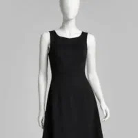 دستیار و برشکار لباس (تولیدی نیستیم)