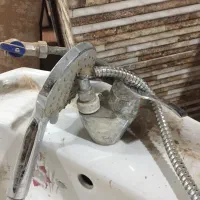 روشویی پایه دارشیراهرمی سردوگرم وسردوش|لوازم حمام|سیرجان, |دیوار