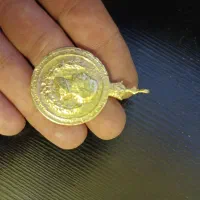 یادبود شاهی اویز گردنی|کلکسیون اشیاء عتیقه|قم, قم نو|دیوار