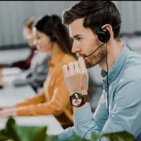 اپراتور مسلط به زبان