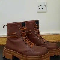 کت چرم زنانه و بوت قهوه ای|لباس|اهواز, کوی مهدیس|دیوار