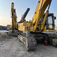 مباشر عملیات خاکی ویک راننده بیل میکانیکی نیاز دیم