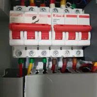 استخدام نیروی آشنا به برق