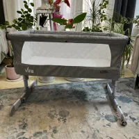 تخت کنار مادر