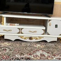 میز تلوزیون و ایینه