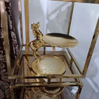 ویترین با ۳ تیکه ظرف داخلش با هم نو