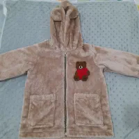 چند دست لباس نو و درحد نو فروش میرسد .