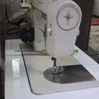 یک عدد چرخ خیاطی