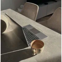 فروشنده با تجربه پوشاک