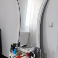 آینه و کنسول سفید