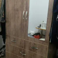 یک عدد کمد لباس و ویترین سالم و تمیز بفروش میرسد