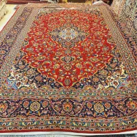 قالی ۹متری دستباف کاشان لاکی رنگ