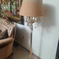 آباژور ایستاده