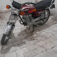 یک دستگاه موتورهندا۱۲۵مدل ۱۳۹۰