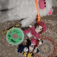 عروسک کار کرده و اسباب بازی