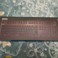 کیبورد v 500 pro نو نو هست ، هنوز گارانتی هم دارد