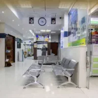 منشی خانم درمانگاه