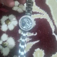 یک عدد ساعت مچی زنانه
