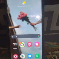 گوشی خبه فقط سفش یکم ترک کرده کمه زیاد نیست