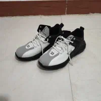 کتونی و تیشرت