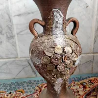 گلدان بزرگ تزیینی یدونه گل بزرگ هم داره همراهش