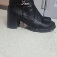 بوت زنانه ساق کوتاه پاشنه دار( نو و شیک)