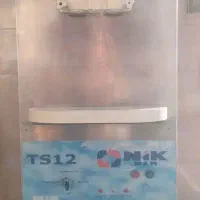 بستنی قیفی نیکنام